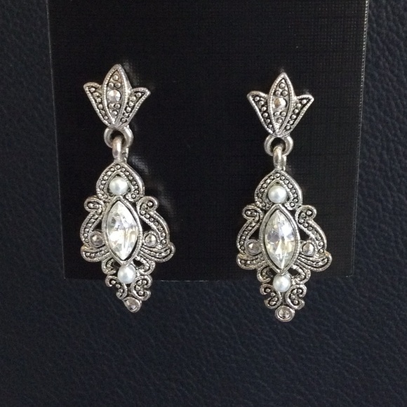 AVON Vintage Elegant Drop Earrings - Picture 1 of 4